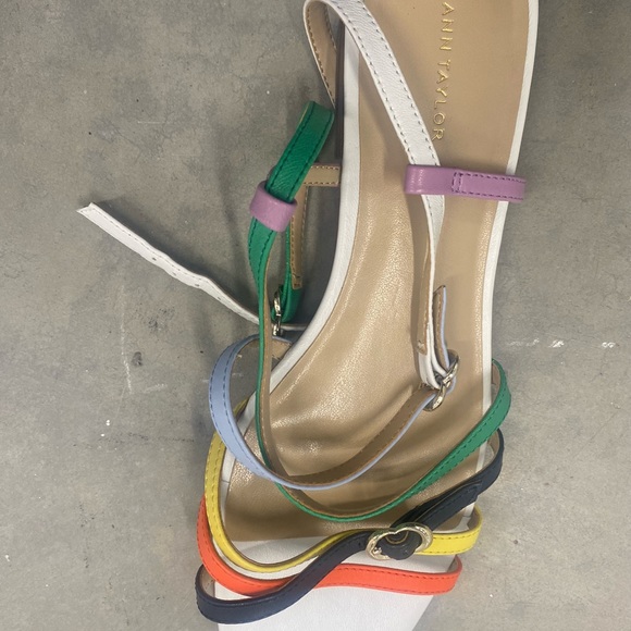 ANN TAYLOR GABRIEL PRIDE SANDALS NIB - Picture 2 of 5
